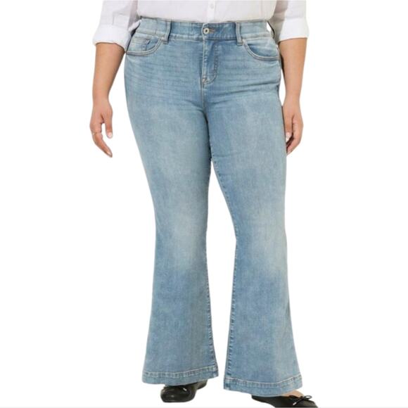Torrid Bombshell Flare Premium Stretch High-Rise Jean in Valencia Plus‎ Size 22 - Picture 1 of 15